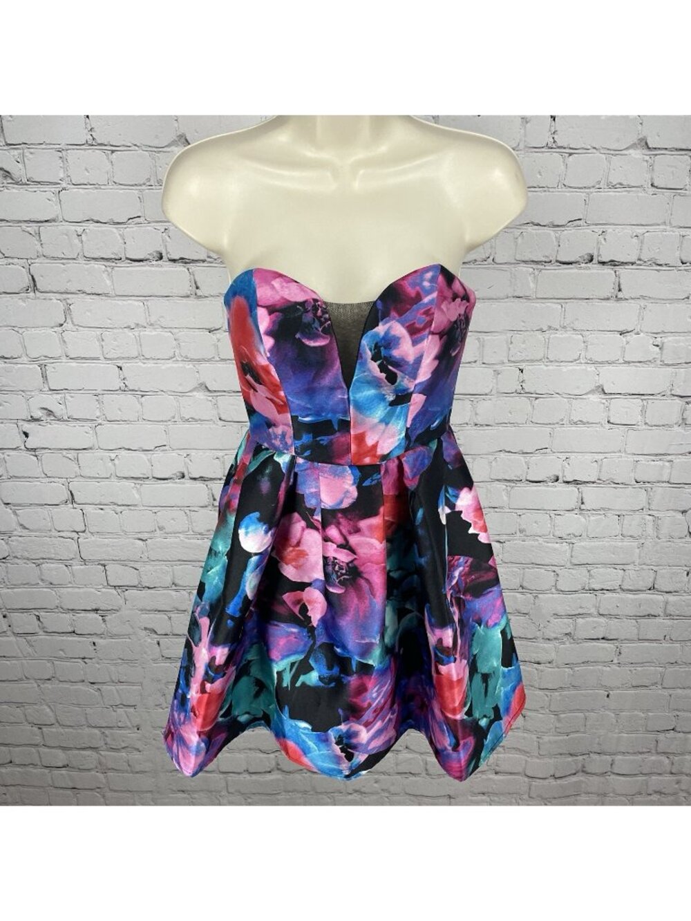 B. Darlin Floral Strapless Pleated Zip Closure Fit & Flare Mini Dress Size 3/4